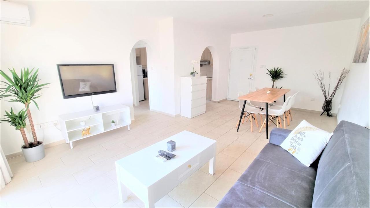 Spacious Lightflooded 2Br Apt / Near Center & Harbour Ларнака Экстерьер фото